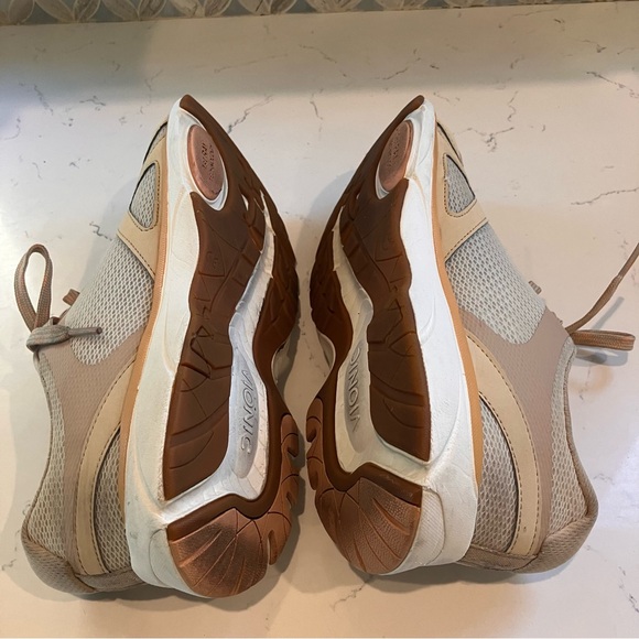 Vionic Tokyo Beige Low Lace 1st Ray Technology Fashion Sneakers Women's Size 11 - Picture 7 of 11